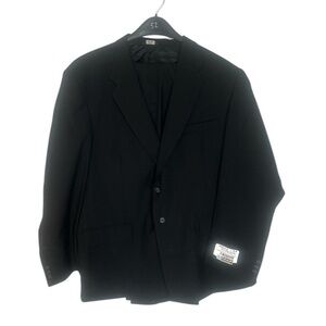 Elegant Black Suit with Notched Lapel and wool/polyester blend NWT